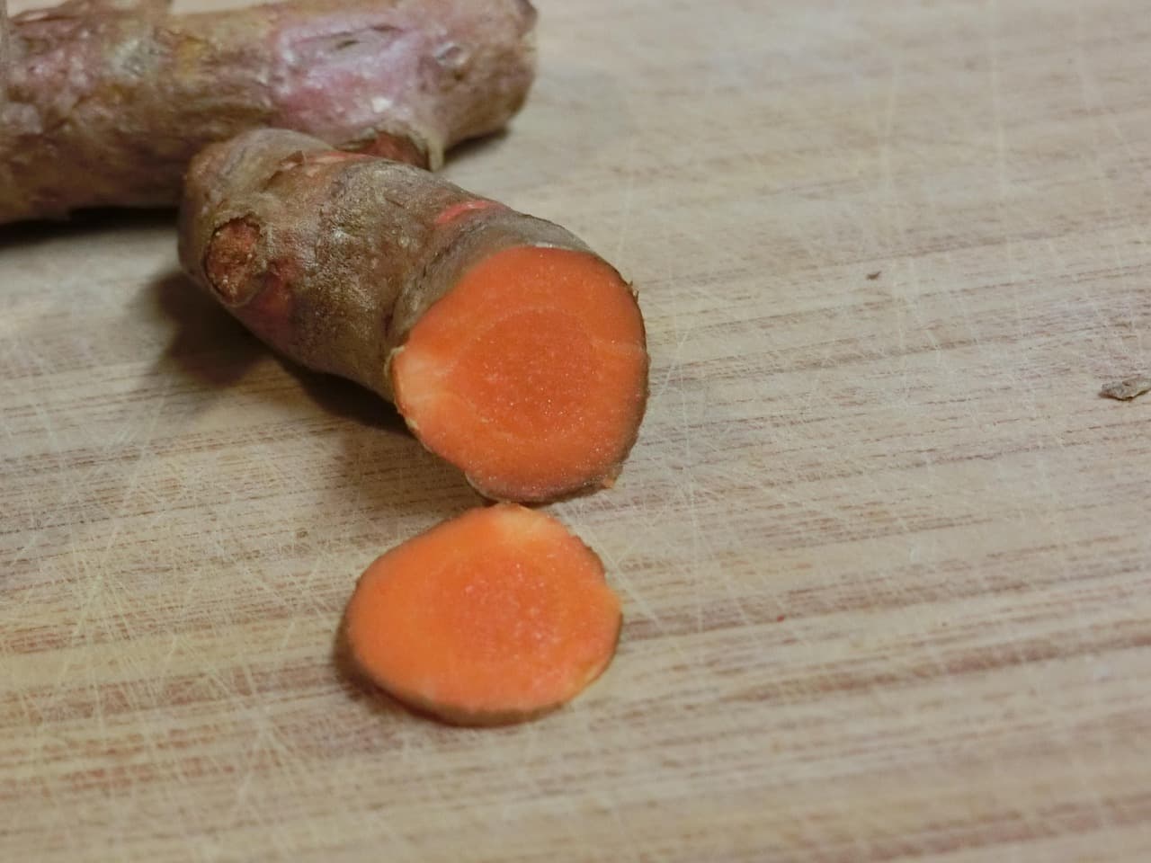 Whole turmeric finger rhizomes / root